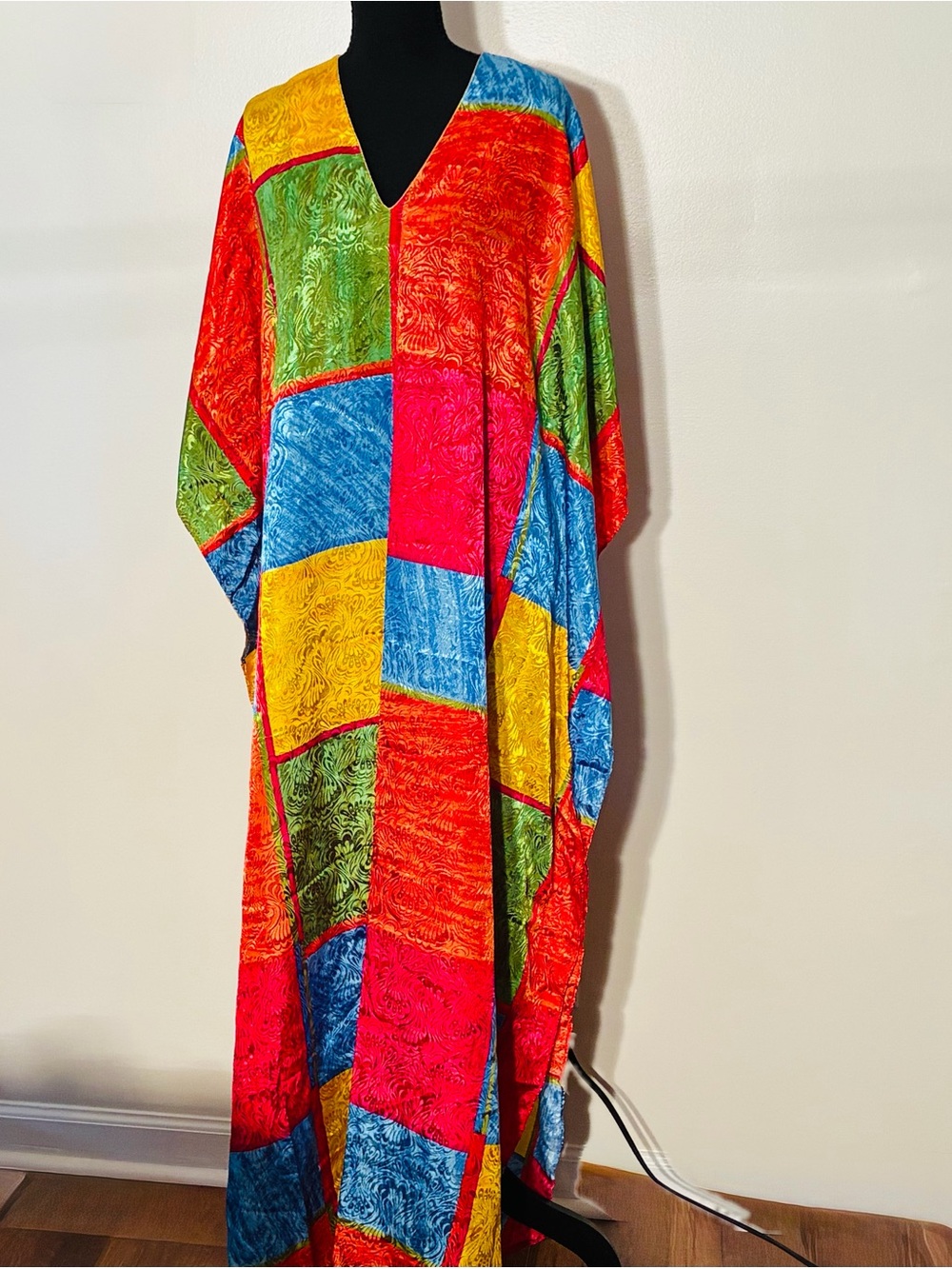 Beautiful multicolor Kaftan.   Neck. One size